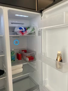 “Dicas para economizar espaço na sua cozinha com uma geladeira de duas portas”插图
