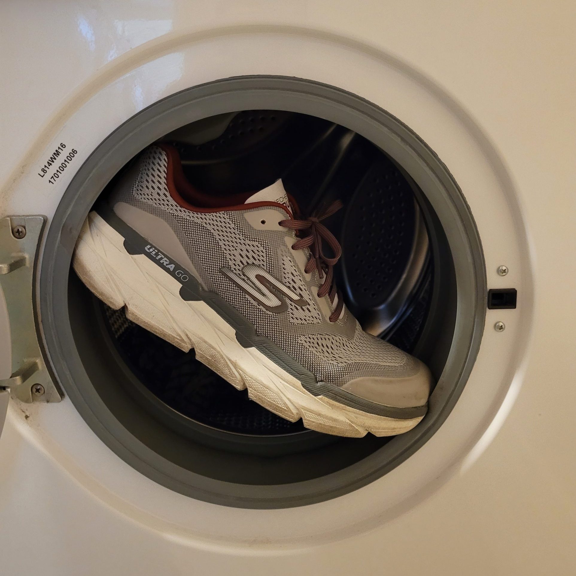 wash shoes in washing machine