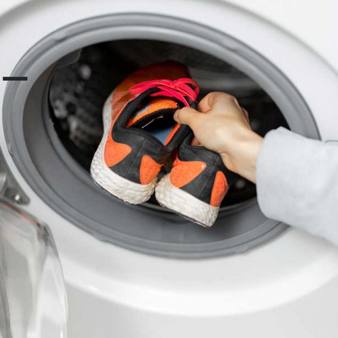 wash sneakers in washing machine